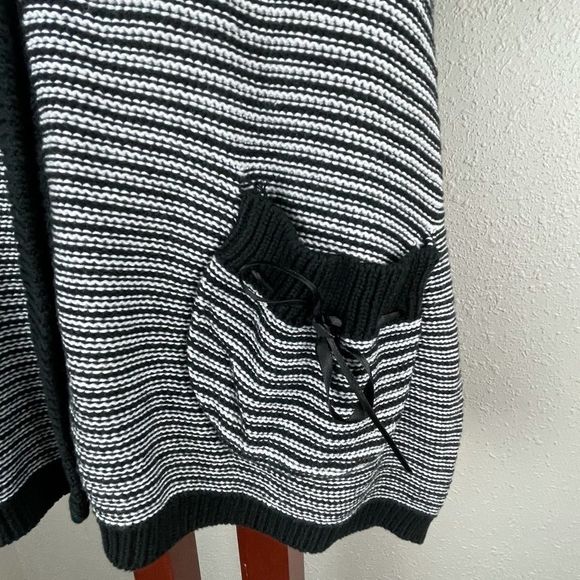 NWOT Larry Levine Short Sleeve Cardigan Sweater - Picture 3 of 7